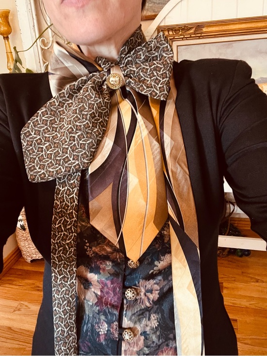 #N11 GEMINI ♊️ TIE NECKLACE - Picture 3 of 4